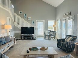 Long Grass 5 Bedroom Home by RedAwning