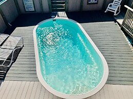 Hidden Treasure 2 Bedroom Home by RedAwning