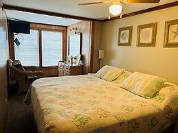 Hidden Treasure 2 Bedroom Home by RedAwning