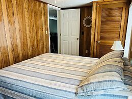 Hidden Treasure 2 Bedroom Home by RedAwning