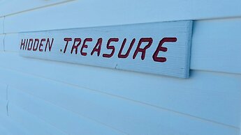 Hidden Treasure 2 Bedroom Home by RedAwning