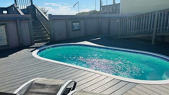 Hidden Treasure 2 Bedroom Home by RedAwning