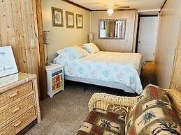 Hidden Treasure 2 Bedroom Home by RedAwning