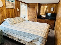 Hidden Treasure 2 Bedroom Home by RedAwning