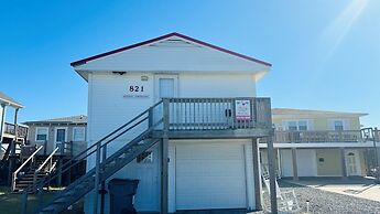 Hidden Treasure 2 Bedroom Home by RedAwning