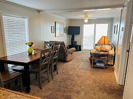 Hidden Treasure 2 Bedroom Home by RedAwning