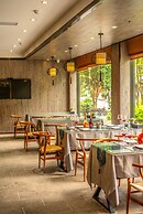 Peach Blossom Resort Hotel