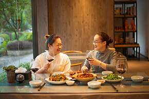 Peach Blossom Resort Hotel