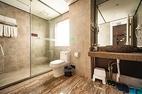 Peach Blossom Resort Hotel