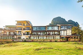 Peach Blossom Resort Hotel