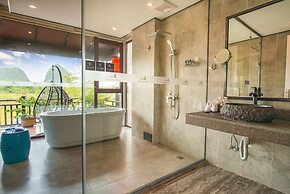 Peach Blossom Resort Hotel