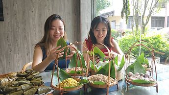 Peach Blossom Resort Hotel