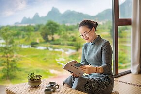 Peach Blossom Resort Hotel