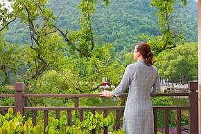 Peach Blossom Resort Hotel