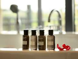 Peach Blossom Resort Hotel