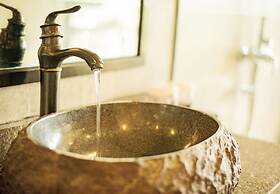 Peach Blossom Resort Hotel