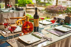 Peach Blossom Resort Hotel