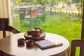 Peach Blossom Resort Hotel