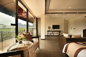 Peach Blossom Resort Hotel