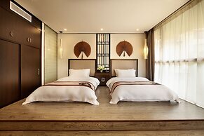 Peach Blossom Resort Hotel