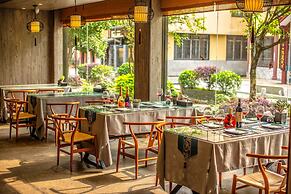 Peach Blossom Resort Hotel