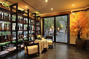 Peach Blossom Resort Hotel