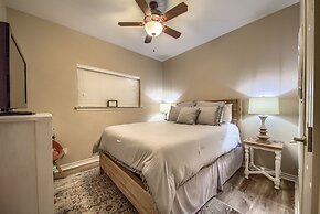 Rio Vida Rg104 3 Bedroom Condo by RedAwning