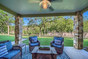 Rio Vida Rg104 3 Bedroom Condo by RedAwning