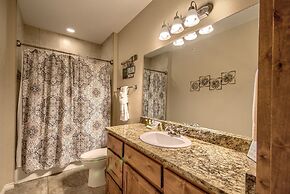 Rio Vida Rg104 3 Bedroom Condo by RedAwning