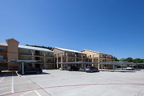 Rio Vida Rg104 3 Bedroom Condo by RedAwning