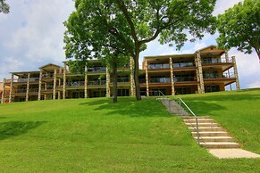 Rio Vida Rg104 3 Bedroom Condo by RedAwning