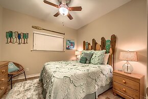 Rio Vida Rg104 3 Bedroom Condo by RedAwning