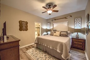 Rio Vida Rg104 3 Bedroom Condo by RedAwning