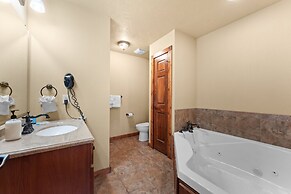 Timeless Memories Lodge 6 Bedroom Cabin by RedAwning