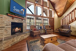 Timeless Memories Lodge 6 Bedroom Cabin by RedAwning