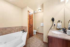 Timeless Memories Lodge 6 Bedroom Cabin by RedAwning