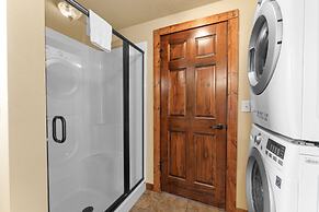 Timeless Memories Lodge 6 Bedroom Cabin by RedAwning