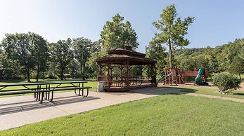 Timeless Memories Lodge 6 Bedroom Cabin by RedAwning
