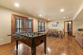 Timeless Memories Lodge 6 Bedroom Cabin by RedAwning