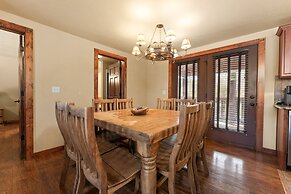Timeless Memories Lodge 6 Bedroom Cabin by RedAwning