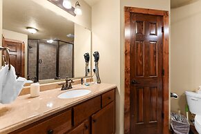 Timeless Memories Lodge 6 Bedroom Cabin by RedAwning