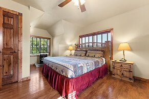 Makin Memories Lodge 6 Bedroom Cabin by RedAwning