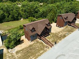 Makin Memories Lodge 6 Bedroom Cabin by RedAwning