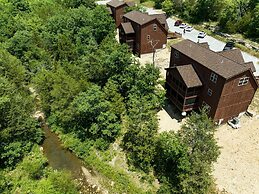 Makin Memories Lodge 6 Bedroom Cabin by RedAwning