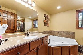 Makin Memories Lodge 6 Bedroom Cabin by RedAwning