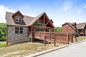 Makin Memories Lodge 6 Bedroom Cabin by RedAwning