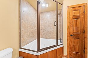 Makin Memories Lodge 6 Bedroom Cabin by RedAwning