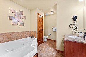 Makin Memories Lodge 6 Bedroom Cabin by RedAwning