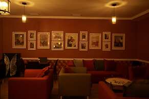 Redline Hotel