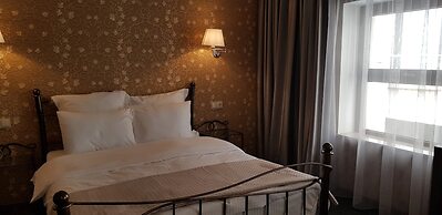 Redline Hotel
